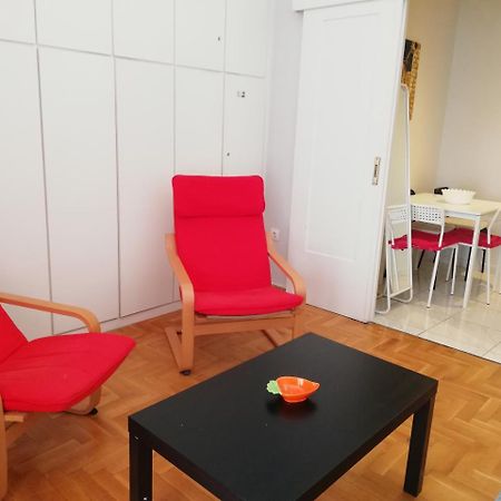 Wonderful Apartment In Central Атина Екстериор снимка